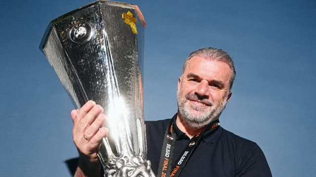 Campeão europeu revela torcida pelo Vasco e possibilidade de treinar o Corinthians; entenda
