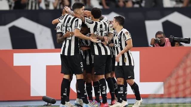 Lateral pode trocar o Botafogo por clube da Premier League