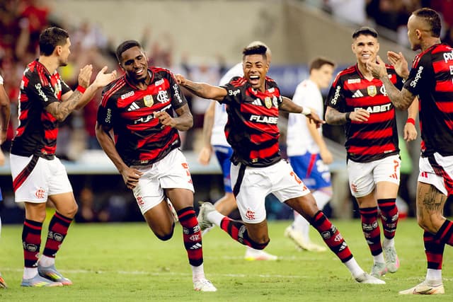 Flamengo goleia o Fortaleza no Maracanã