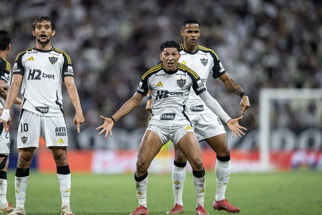 Rony marca golaço e Atlético-MG vence o Ceará no Castelão