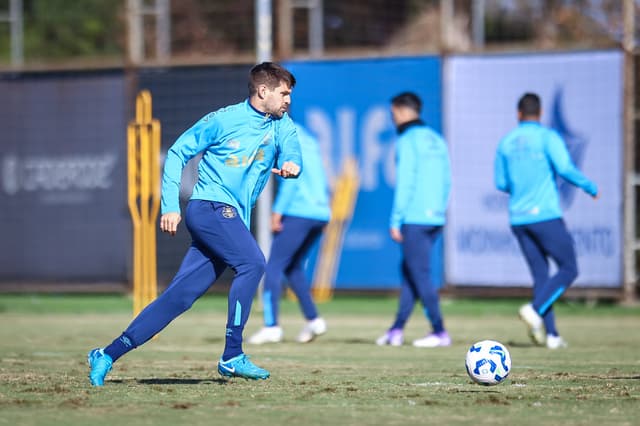 Grêmio apoia cidadania brasileira de Kannemann para abrir vaga
