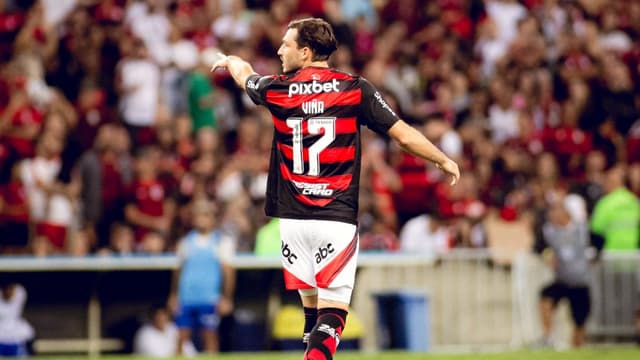 Retorno de Viña pode encerrar passagem de lateral no Flamengo; entenda
