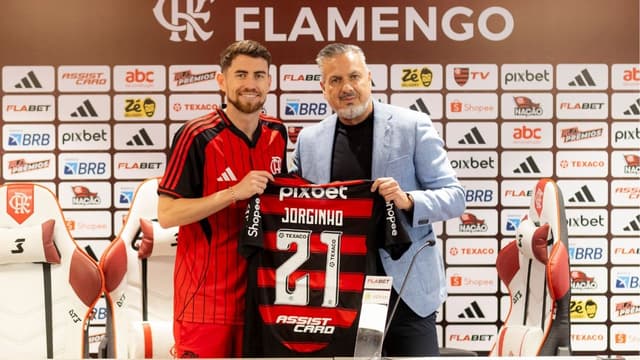 Flamengo apresenta meia Jorginho