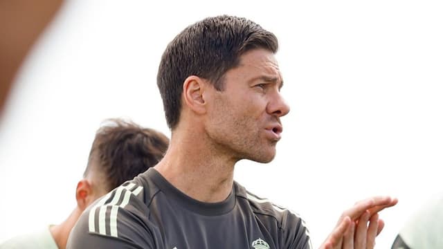 Xabi Alonso abre o olho e coloca brasileiros na mira