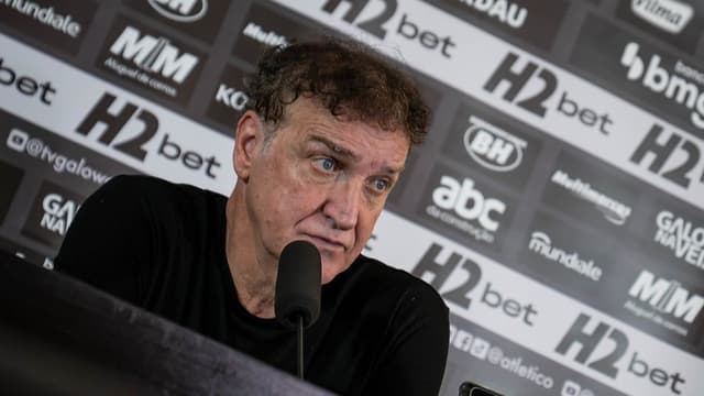 Cuca revela que terá mais dois reforços depois do Mundial