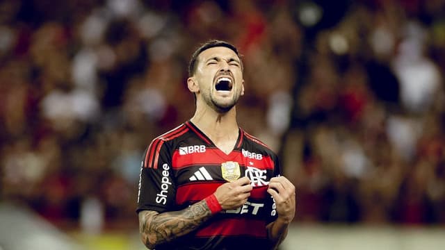 Arrascaeta faz revelação sobre futuro no Flamengo: ‘É complicado’