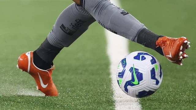 Destaque do Brasileirão rechaça sintético e avisa: “É perigoso”
