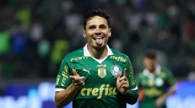 Santos avalia contratação de Raphael Veiga, do Palmeiras, em movimento que surpreende o mercado