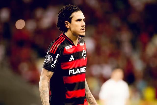 Pedro balança no Flamengo: crise de relacionamento pode definir destino do atacante