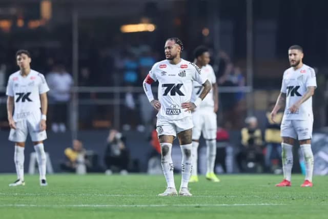 Santos sofre goleada histórica do Vasco no Morumbi