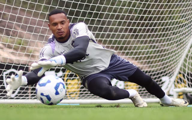 West Ham tenta novo acordo com Botafogo por John, diz jornal