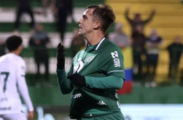 Chapecoense goleia Athletic e se firma no G4 da Série B