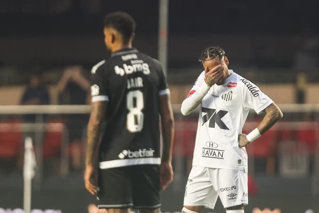Vasco aplica goleada de 6 a 0 no Santos e provoca demissão de técnico