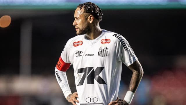 Neymar avança em recuperação e pode jogar contra o Fluminense