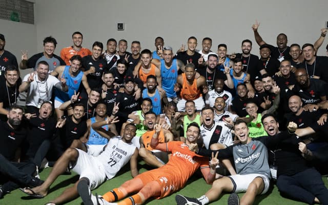 Robert Renan supera trauma e classifica Vasco na Copa do Brasil
