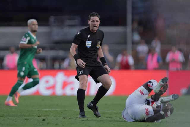 CBF não divulgará áudio do VAR de São Paulo x Palmeiras; árbitros são afastados