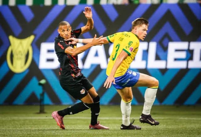 Jhon Jhon retorna ao Bragantino contra o Corinthians e mira retomada goleadora no Brasileirão 2025