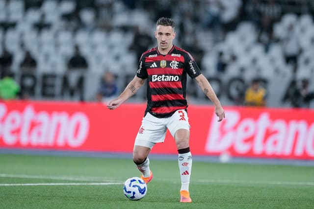 Léo Ortiz treina e amplia chances de jogar final da Libertadores pelo Flamengo