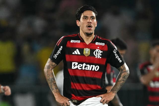 Pedro sofre lesão na coxa e desfalca o Flamengo na final da Libertadores