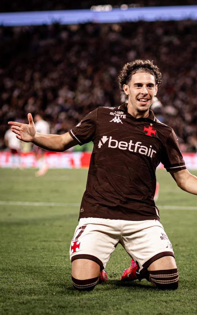 Atacante Nuno Moreira atinge 10 gols na temporada e 50 jogos pelo Vasco