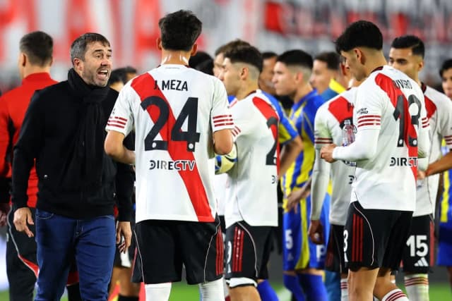 Eduardo Coudet é criticado por Quintero devido a divergências no River Plate