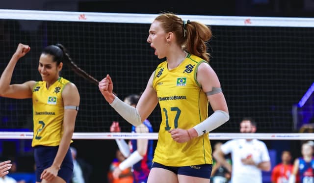 Liga das Nações: Brasil vira sobre o Japão e encara Itália na semifinal