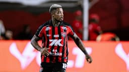 Marinho explica atrito com torcedor do Athletico-PR após avanço do Vitória na Copa do Brasil