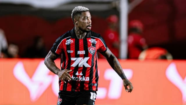 Marinho explica atrito com torcedor do Athletico-PR após avanço do Vitória na Copa do Brasil