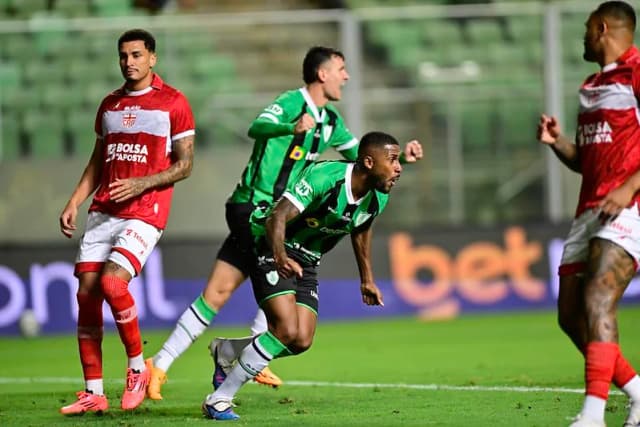 América-MG: zagueiro Emerson Santos passa por cirurgia no joelho e segue fora da Série B