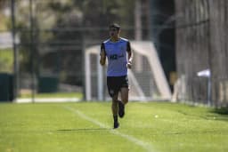 Atlético-MG: meia Índio avança em recuperação de lesão e inicia corridas no campo