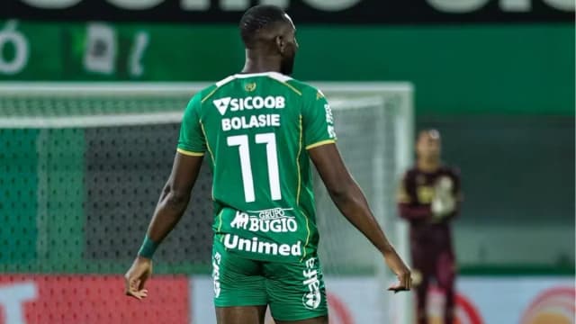 Lesão de Bolasie: Chapecoense aguarda exames após empate com o Cruzeiro