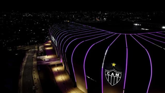 Arena MRV ganha luzes na cor lilás para homenagear os 20 anos da Lei Maria da Penha
