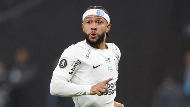 Memphis Depay critica Corinthians após fim de contrato e promete ação firme