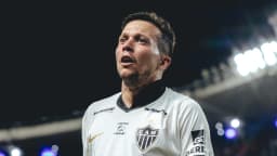 Atlético-MG sofre com gols no fim e Bernard alerta para perda de pontos no Brasileirão