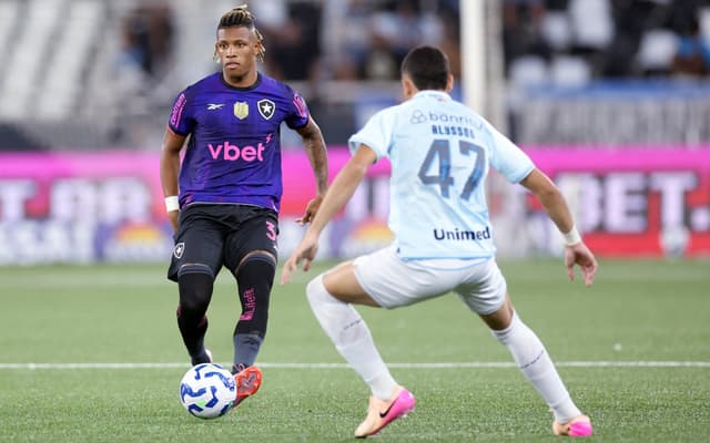 Danilo sofre lesão na coxa e pode desfalcar o Botafogo no restante de 2025