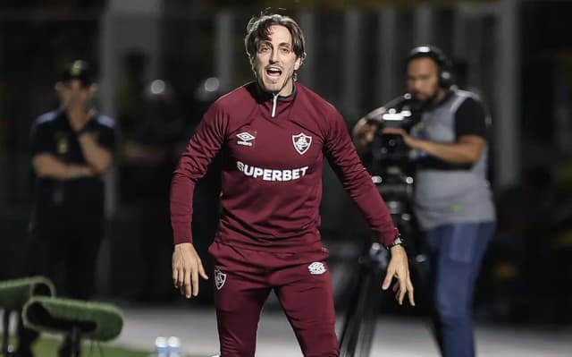 Fluminense vence Grêmio fora de casa e consolida trabalho de Zubeldía no Brasileirão