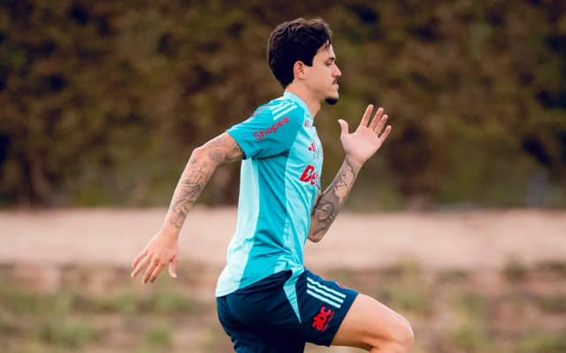 Pedro treina com o grupo e amplia chances de jogar pelo Flamengo no Mundial