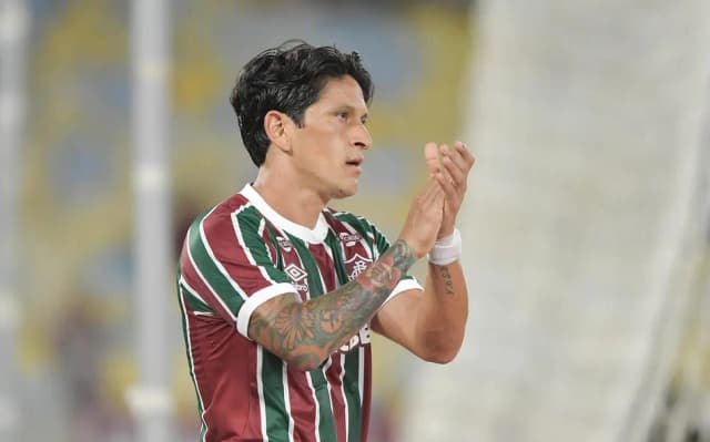 Germán Cano volta a treinar com o elenco do Fluminense após lesão no joelho