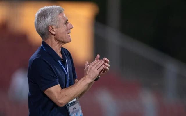 Grêmio acerta contratação do técnico Luís Castro para a temporada 2026