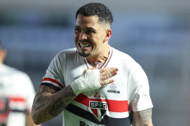 São Paulo vence Internacional por 3 a 0 na Vila Belmiro pelo Brasileirão