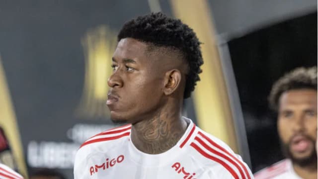 Palmeiras e Flamengo disputam contratação do zagueiro Vitão do Internacional