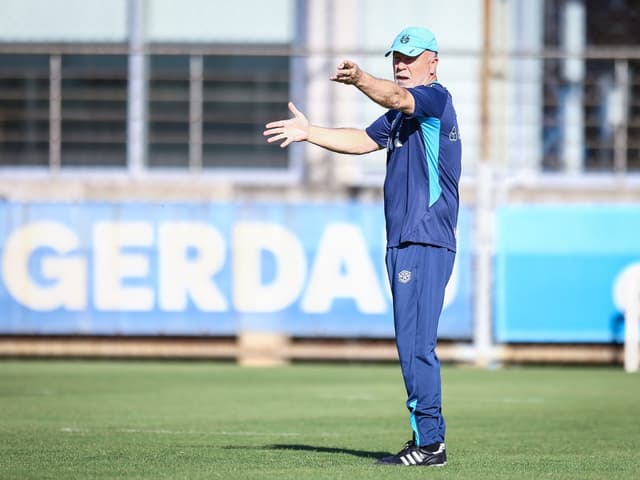 Mano Menezes deixa o Grêmio após fim do Brasileirão e vaga na Sul-Americana