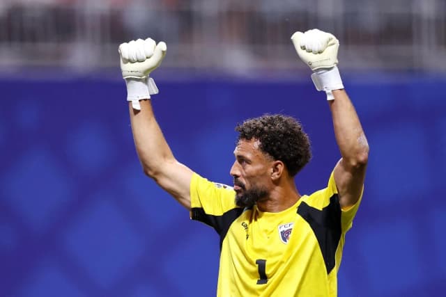Colo-Colo encaminha contratação do goleiro Vozinha após destaque na Copa