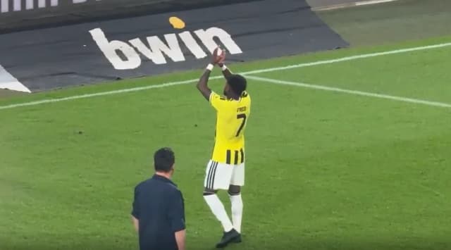 Atlético-MG se aproxima de Fred após jogador se despedir do Fenerbahçe na Liga dos Campeões