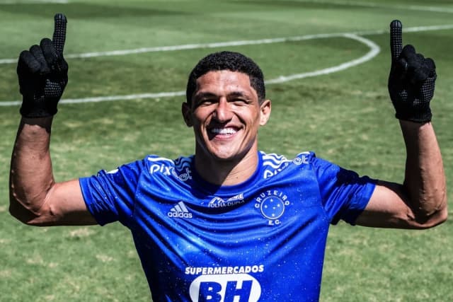 Luvannor, ex-atacante do Cruzeiro, assina com novo clube na Arábia Saudita