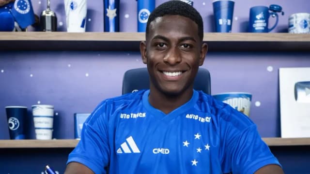 Cruzeiro assina contrato profissional com Rhaul Soares, atacante de 16 anos