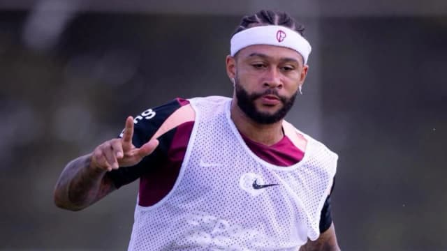 Corinthians anuncia saída de Memphis Depay por questões financeiras