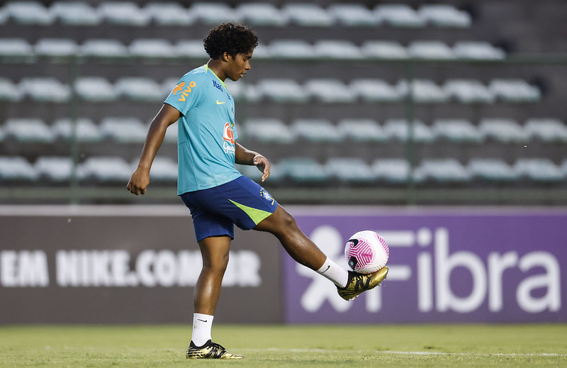 Endrick em treino na Seleção Brasileira