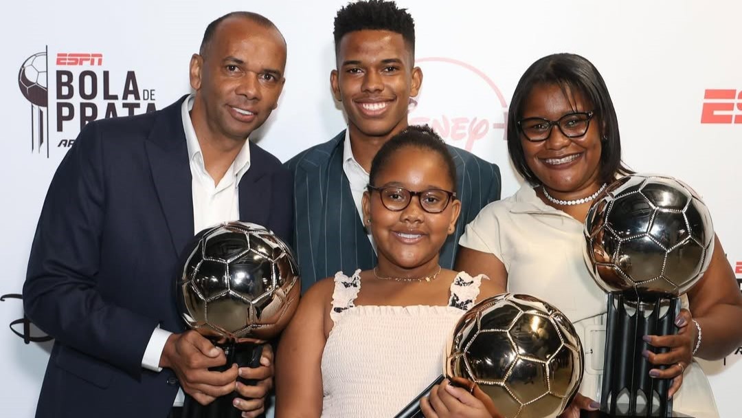 Estêvão e sua família, em premiação do Brasileirão