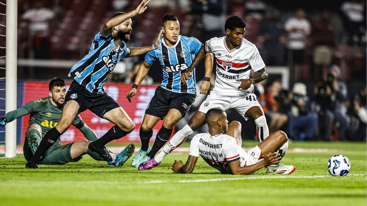 São Paulo vence Grêmio pela 9ª rodada Brasileirão | Foto: Rubens Chiri e Paulo Pinto/Saopaulo